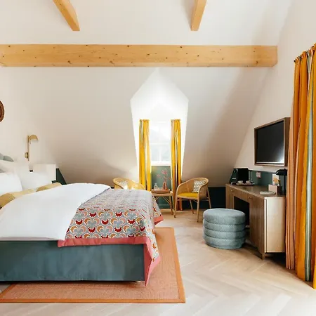 Villa Alma - A Lakeside Boutique Hotel-2